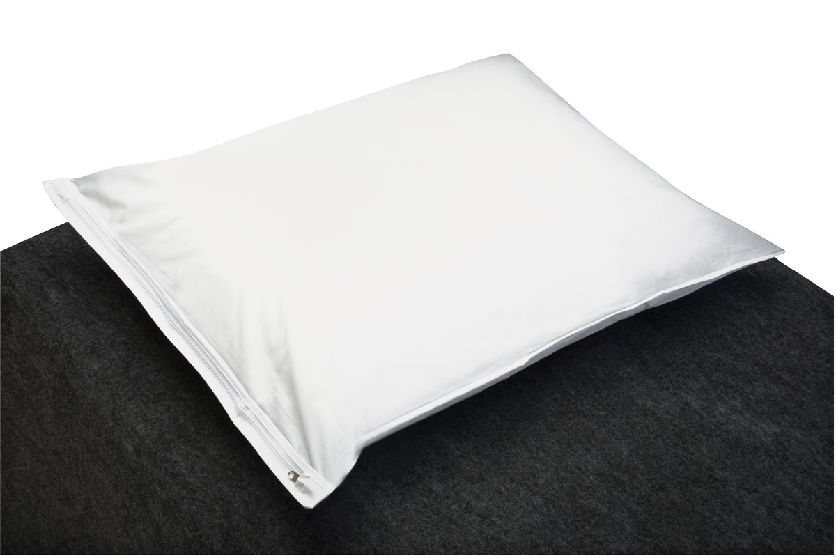 Vinyl pillow protector with zipper outlet